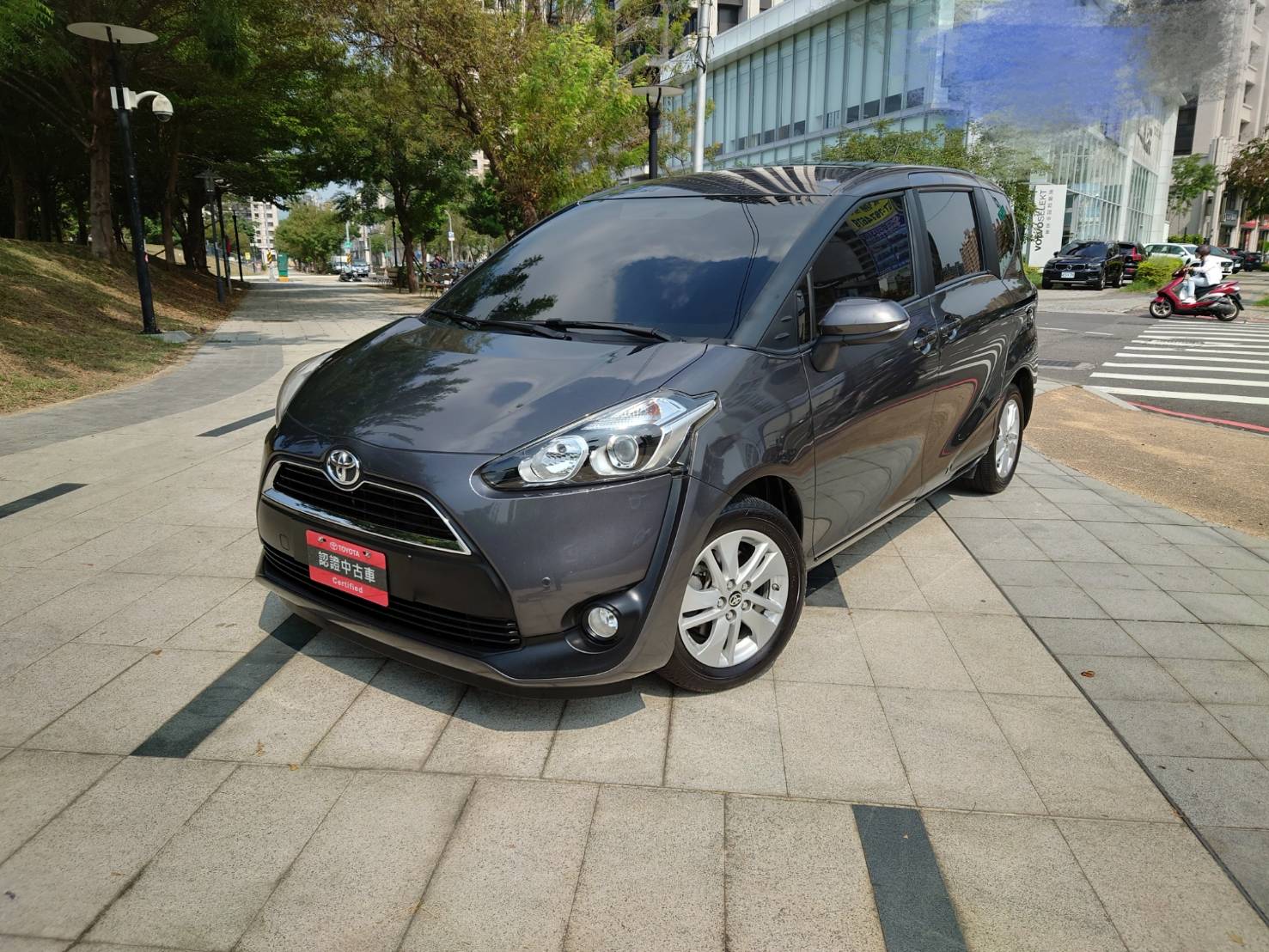 Toyota Sienta 1 8 5人座豪華18 中古車 二手車 49 8萬 Toyota和榮澄清所abc好車網