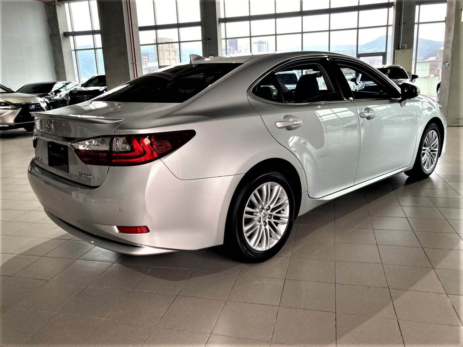 lexus es200 豪华版 (6代) 2016