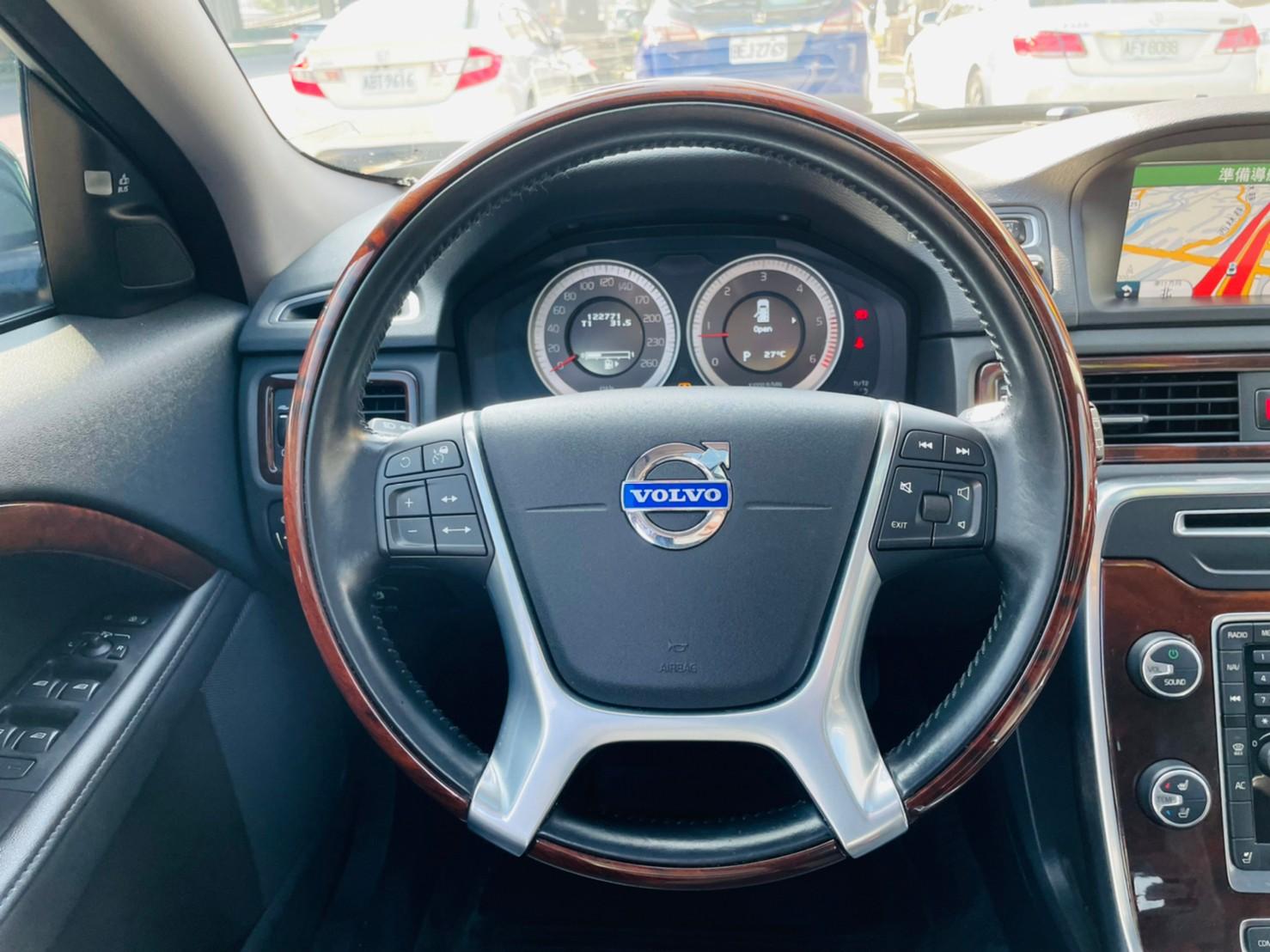 Volvo Xc70 D5 旗艦版13 中古車 二手車 74 8萬 名利精選車商abc好車網