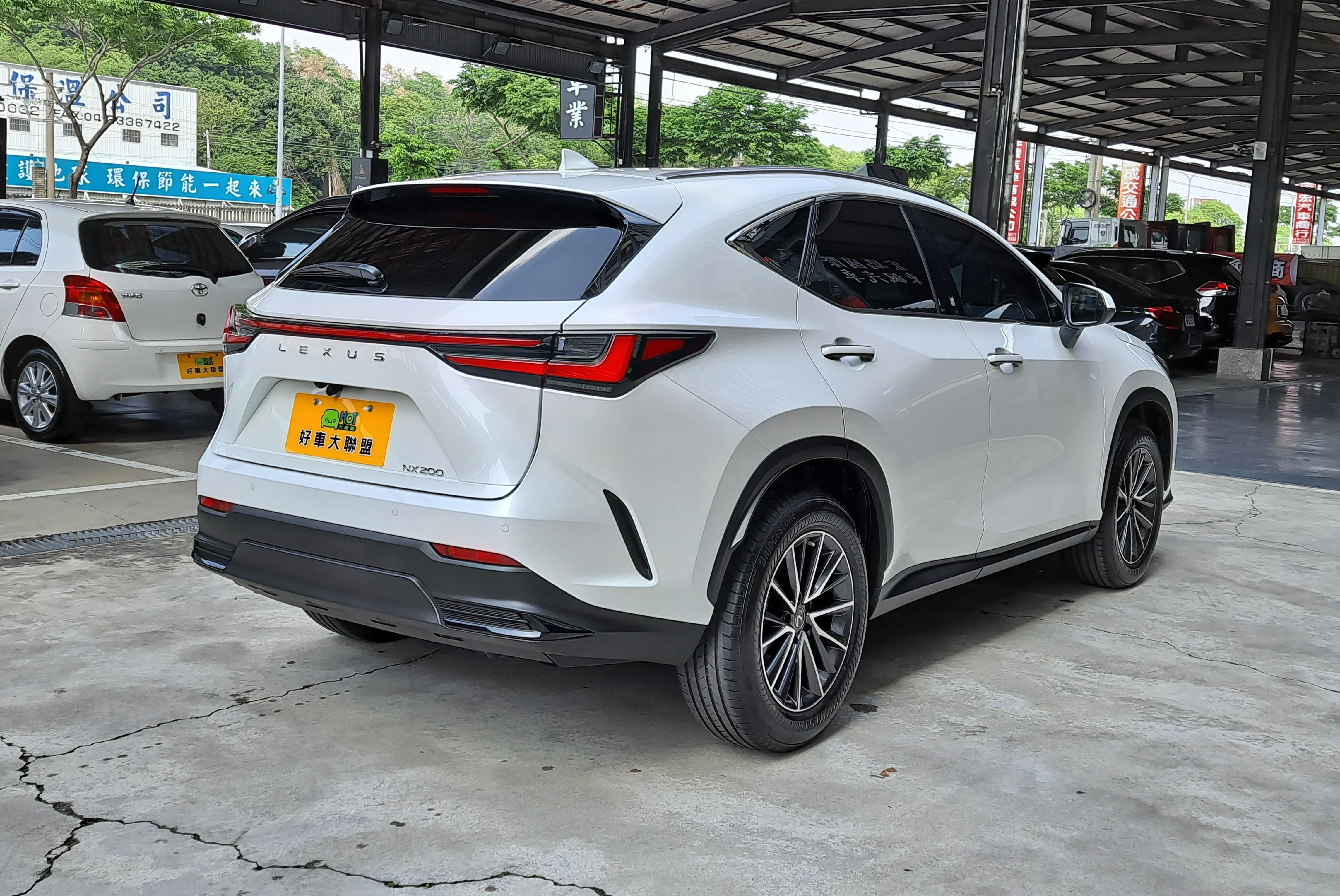 Lexus Nx0 豪華版 2代 22 中古車 二手車 172 8萬 聖傑汽車商行abc好車網