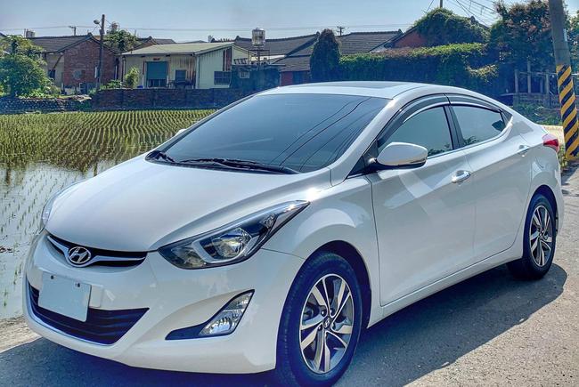 Hyundai Elantra Ex 1 8 旗艦型15 中古車 二手車 44 5萬 三隻小豬車坊abc好車網