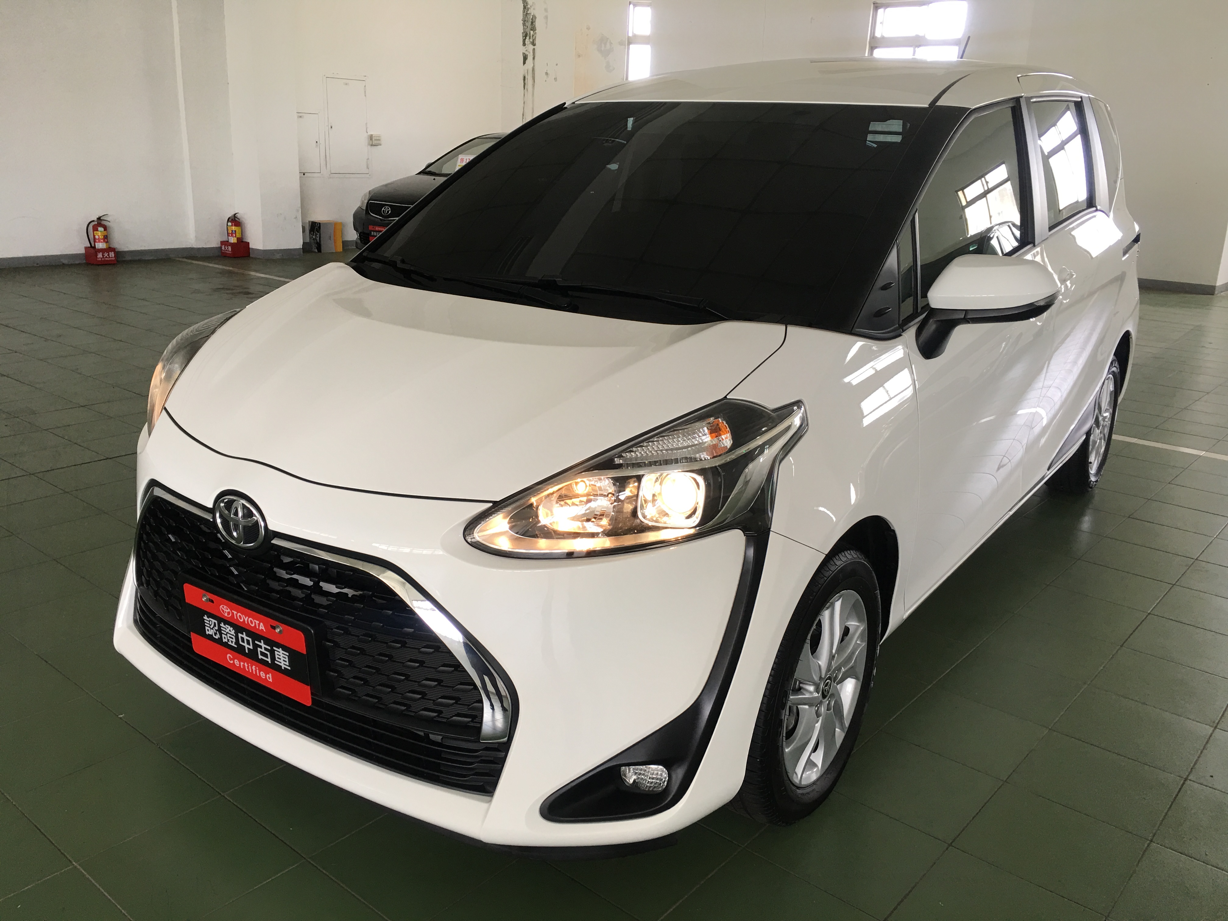 Toyota Sienta 1 5 5人座經典 中古車 二手車 59 8萬 Toyota和航新竹所abc好車網