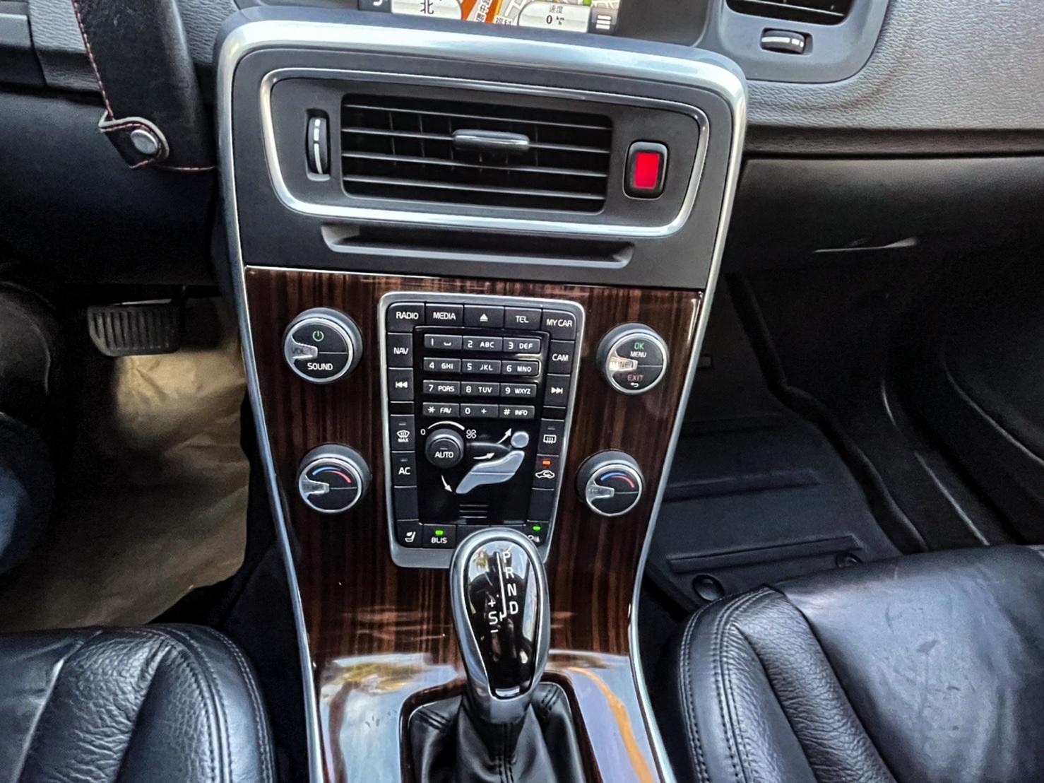 Volvo V60 D4 旗艦版 1代 13 中古車 二手車 53萬 萬通汽車abc好車網