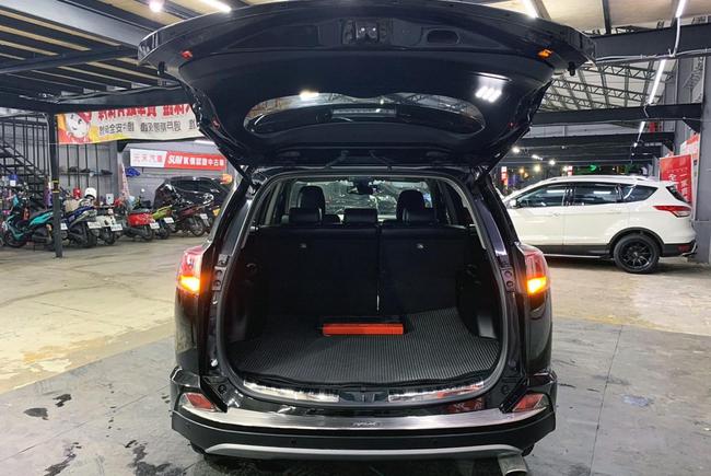 Toyota Rav4 2 0 尊爵 4代 18 中古車 二手車 62 8萬 Sum元禾汽車abc好車網