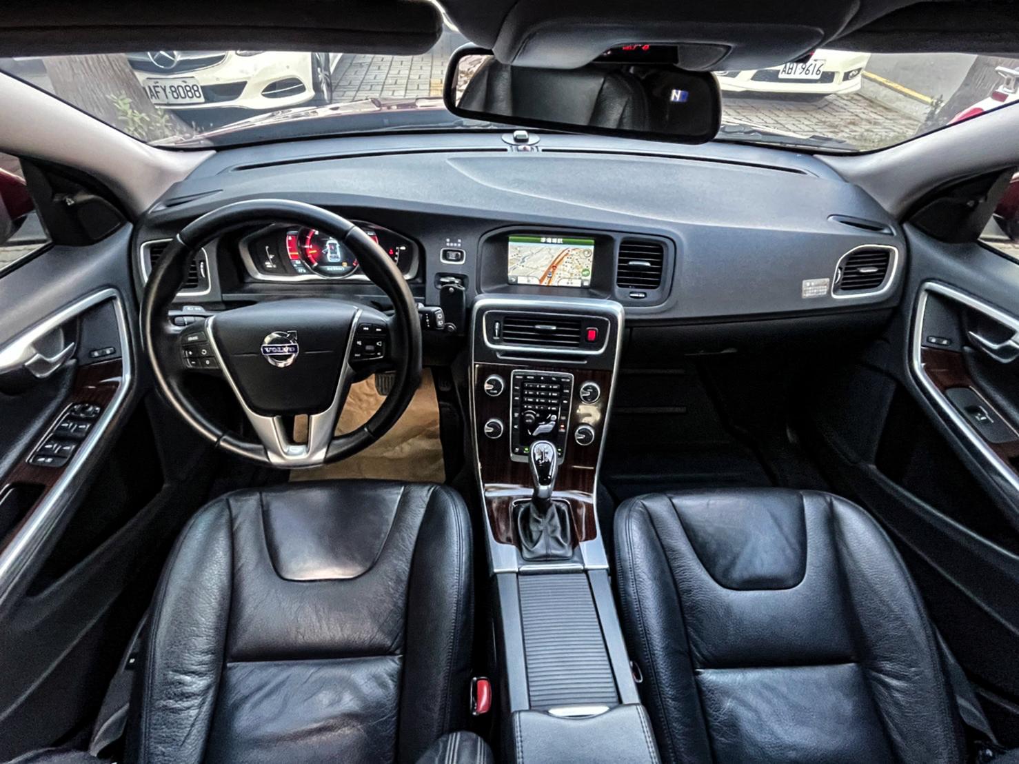 Volvo V60 D4 旗艦版 1代 13 中古車 二手車 53萬 萬通汽車abc好車網