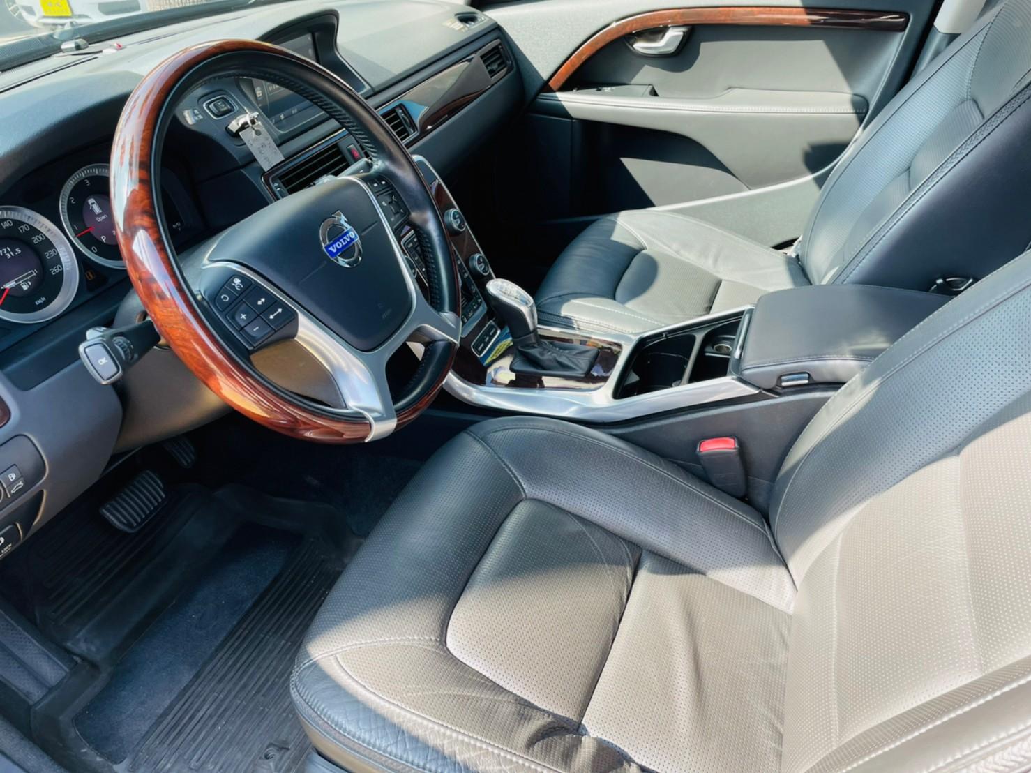 Volvo Xc70 D5 旗艦版13 中古車 二手車 74 8萬 名利精選車商abc好車網