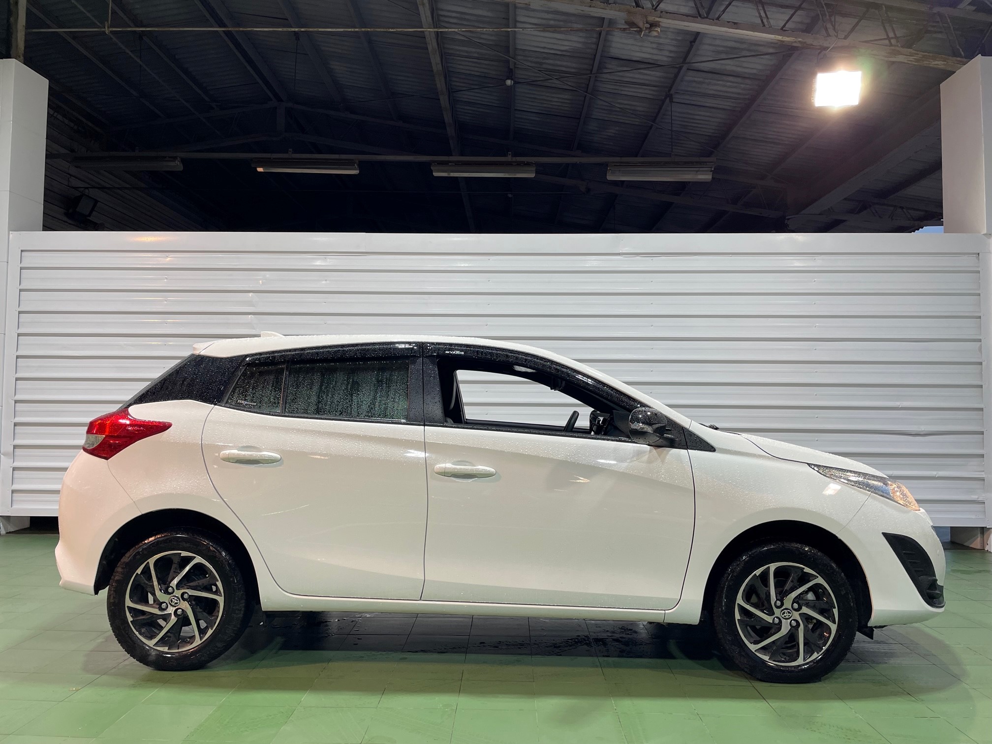Toyota Yaris E 2代 21 中古車 二手車 56 8萬 Toyota國都松江所abc好車網