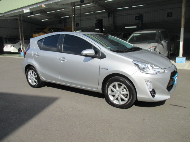 Toyota Prius C 16 中古車 二手車 53 8萬 Toyota和航春日所abc好車網